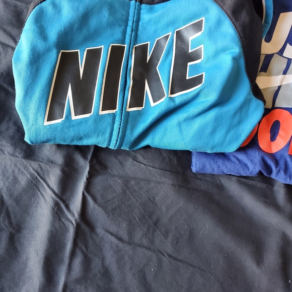 5 Boys Nike tops size 6-7 - Picture 4 of 5